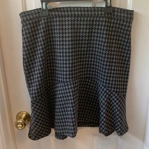 Houndstooth skirt